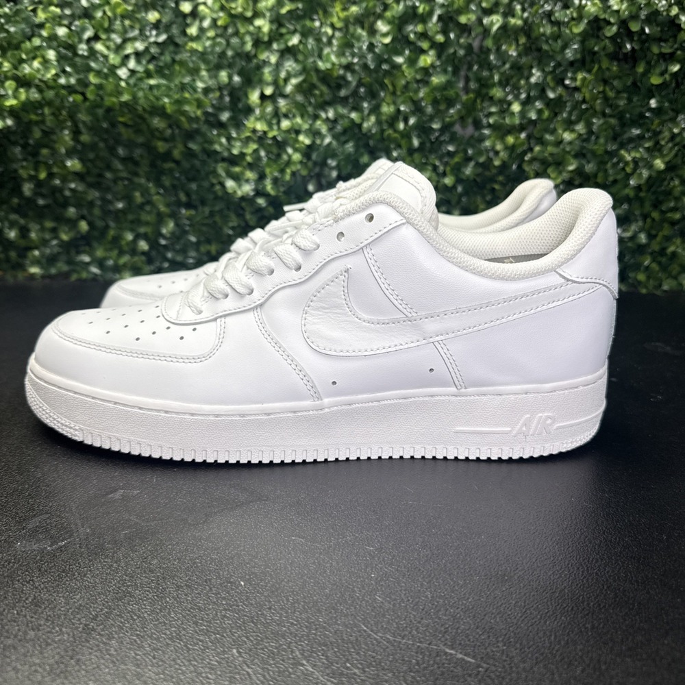 Nike Air Force 1 '07 Low Sneakers Mens Size 11 White Athletic Shoes